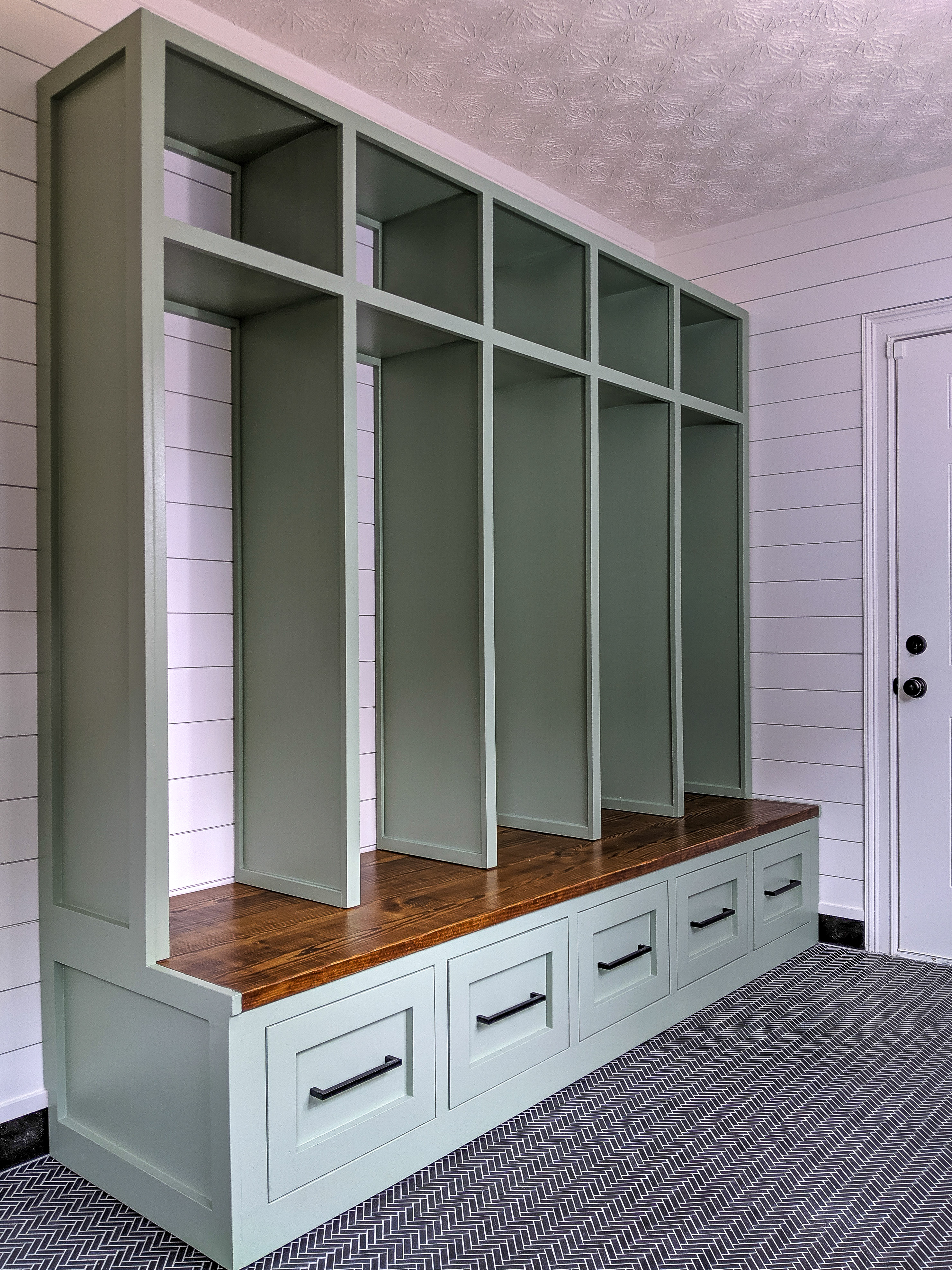 Built-in-installed-in-mudroom-2