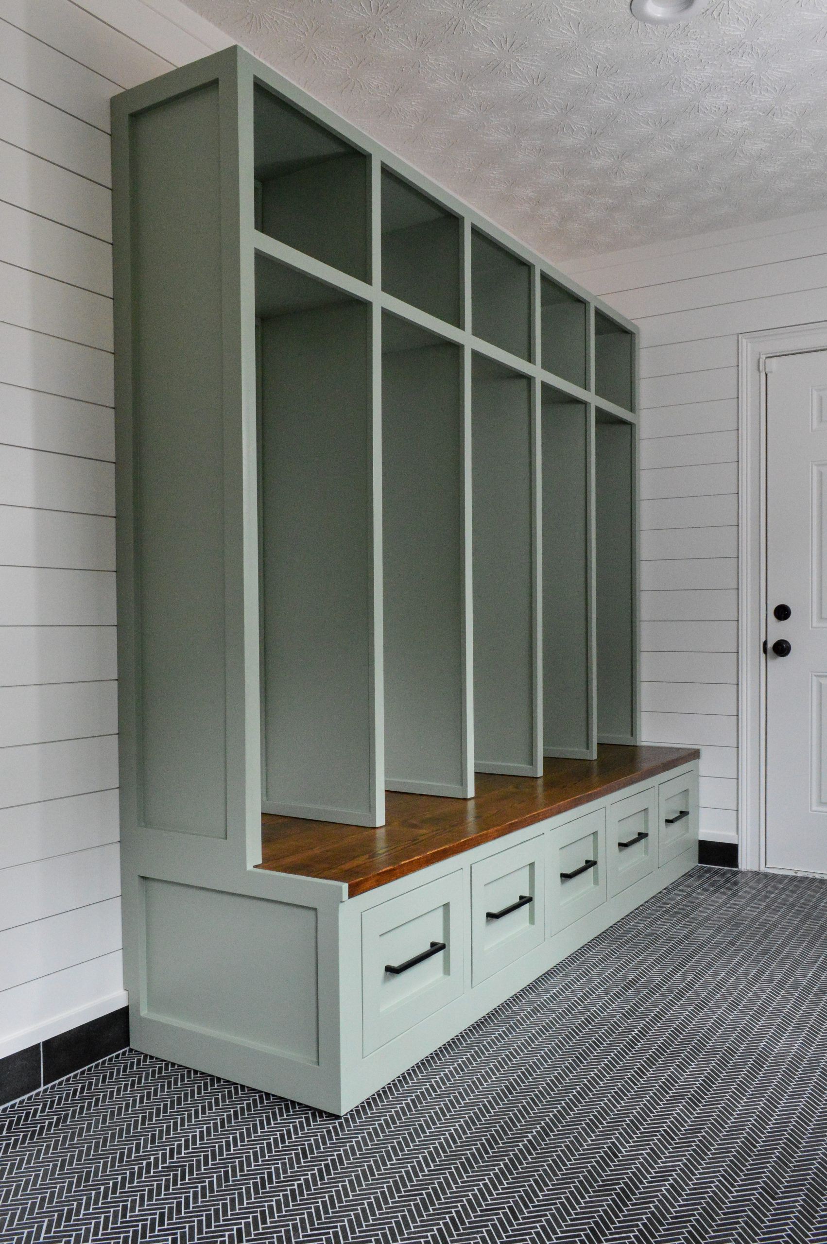 MUDROOM WEEK 5: Built-In and Bursting with Value - Simply Aligned Home
