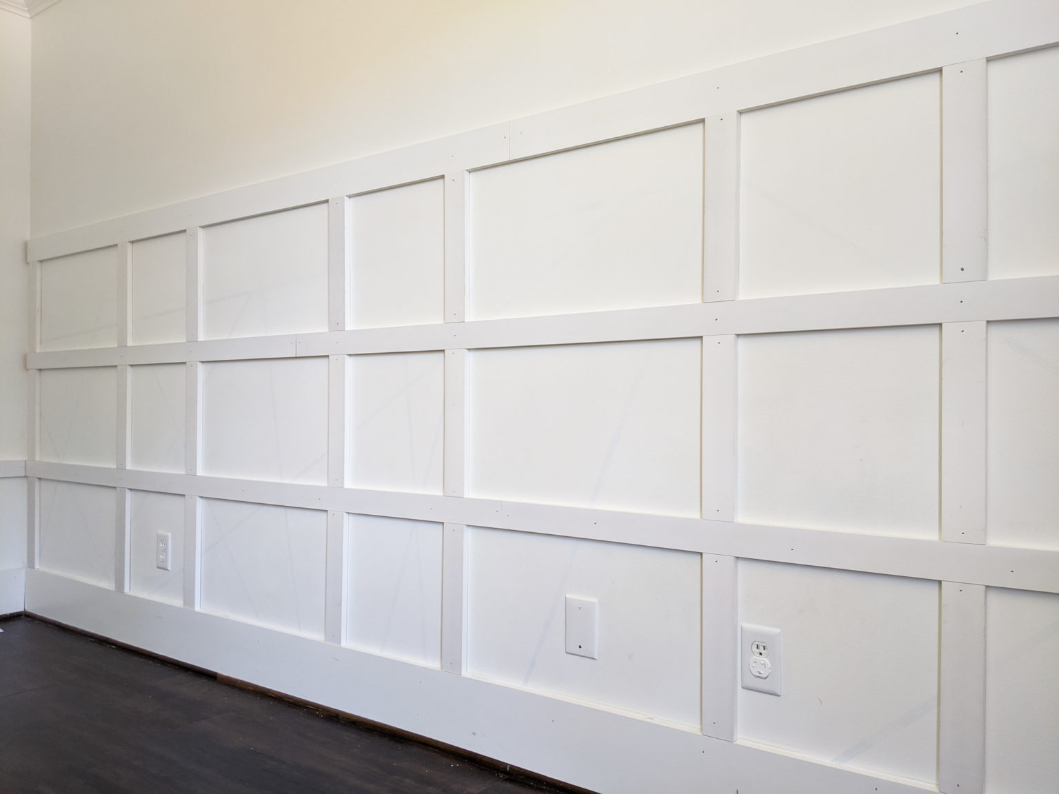 HOW TO CREATE A MODERN BOARD AND BATTEN WALL - Simply Aligned Home