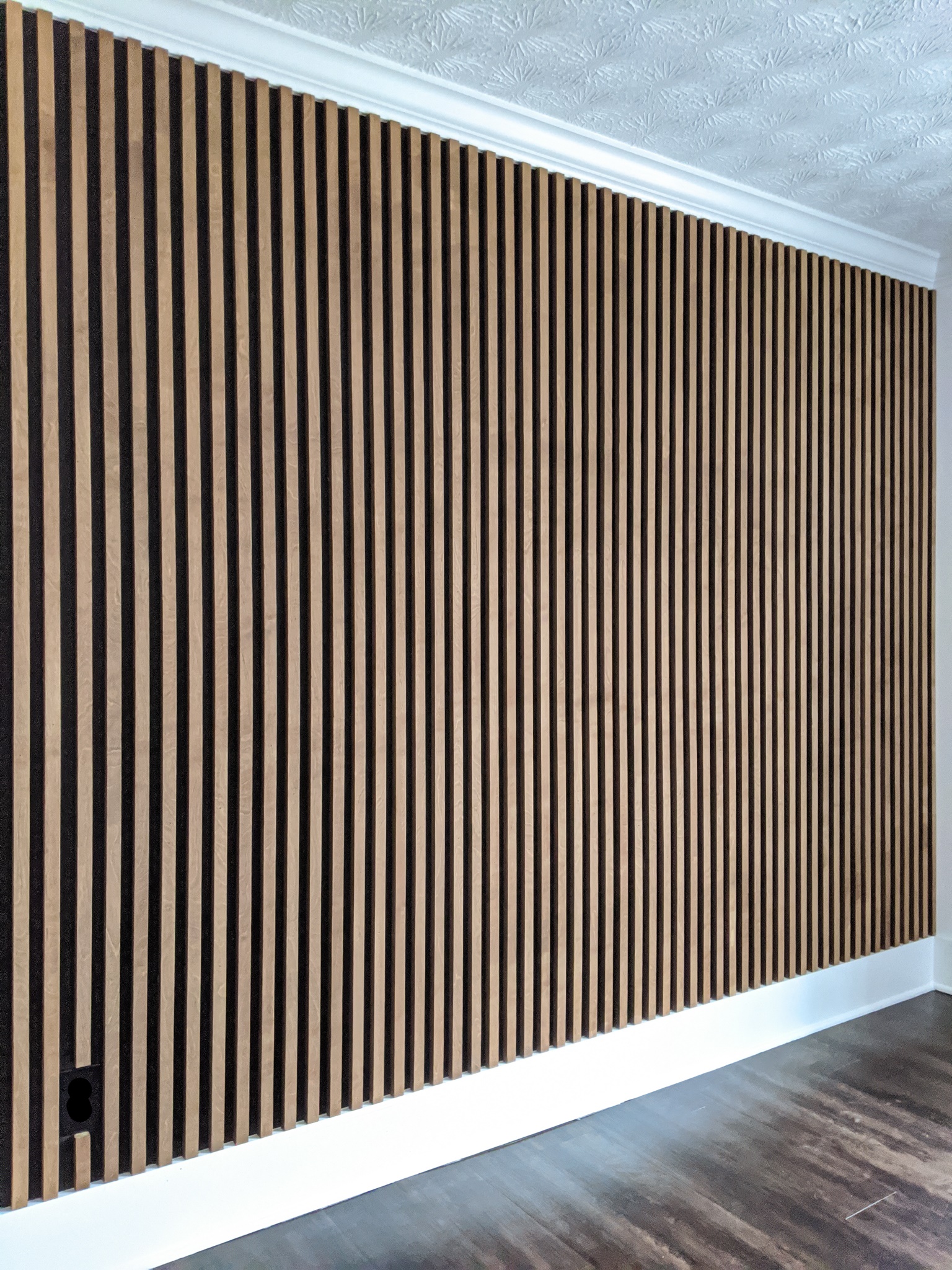 HOW TO MAKE AN AFFORDABLE WOOD SLAT WALL - Simply Aligned Home