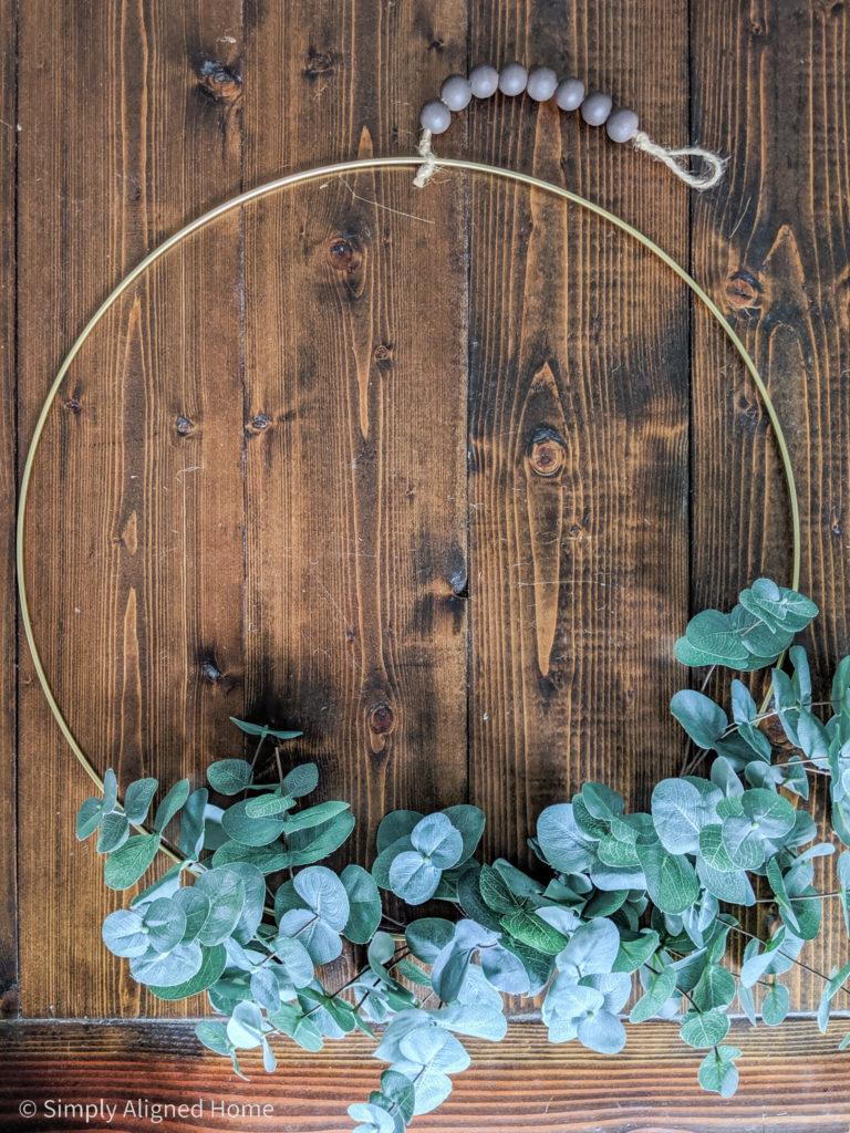 Complete-modern-wreath-with-stems-and-wooden-bead-hanger