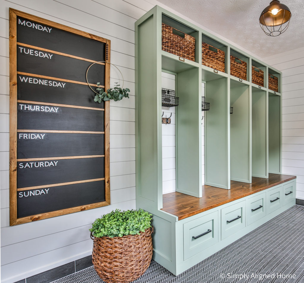 HOW TO MAKE A LARGE WEEKLY CHALKBOARD CALENDAR - Simply Aligned Home