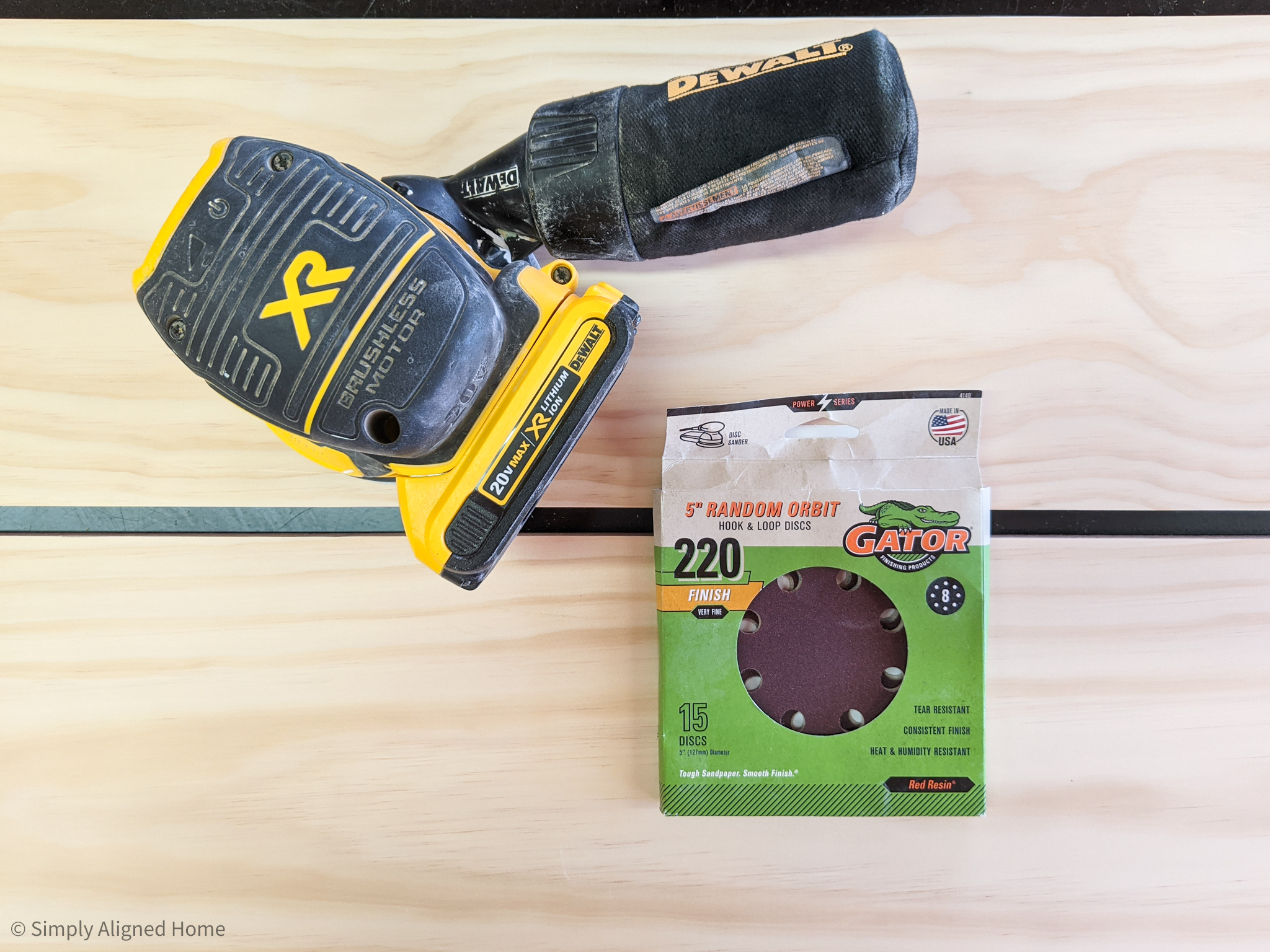 Orbitalsanderwith220gritsandpaper