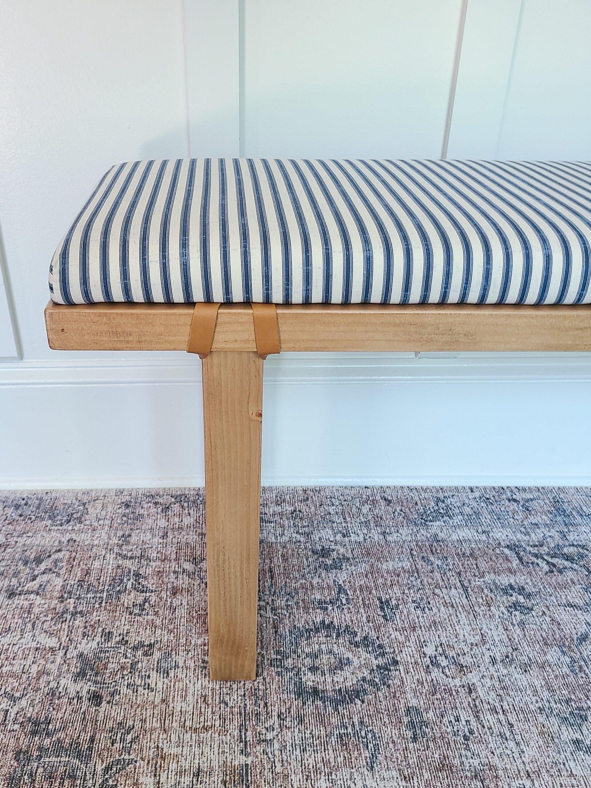 HOW TO MAKE AN UPHOLSTERED ENTRYWAY BENCH - Simply Aligned Home