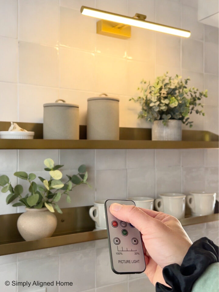 ALL ABOUT BATTERY POWERED PICTURE LIGHTS Simply Aligned Home